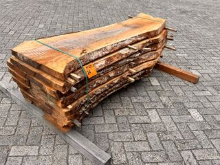 8x Europees Noten Stam Gezaagd, 52x59mm, Lengte 175cm